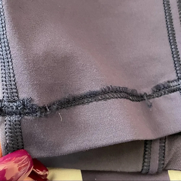 Lululemon Navy & White Cropped Wunder Under Leggings SZ 4 - Picture 6 of 6